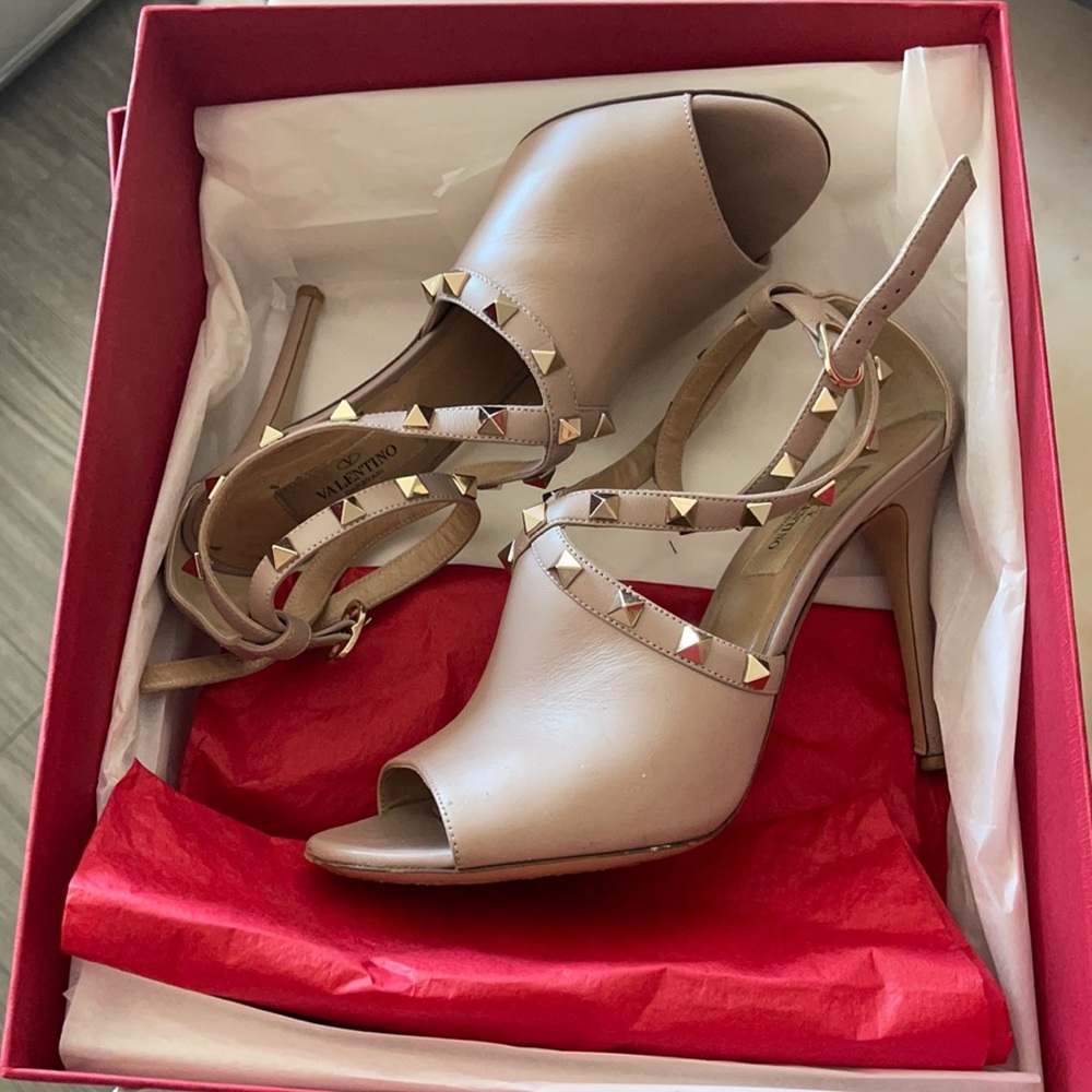 SOLD VALENTINO SANDAL HEEL